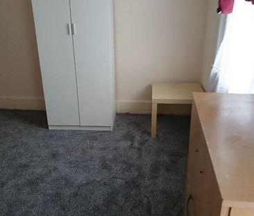 Room in a Shared House, Grove Road Acton, W3 - Photo 3