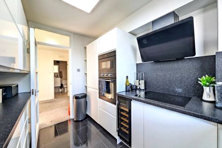 West Parade - Photo 2