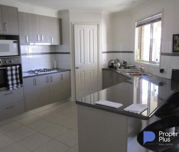 "Open plan, family living" - Photo 3