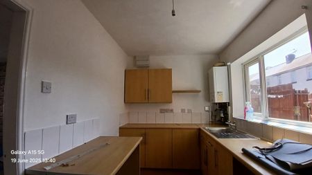 3 bedroom terraced house to rent - Photo 3