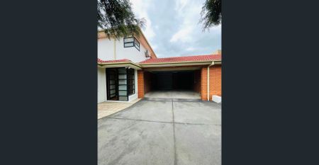 Stunning 4-Bedroom Townhouse in Prime Double School Zone - Photo 2