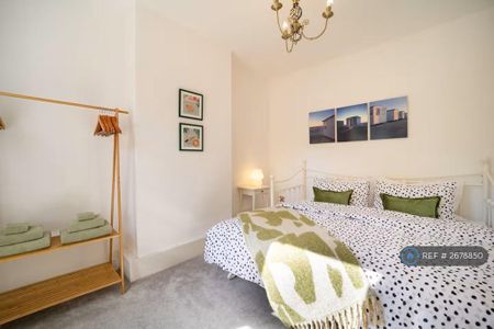 3 bedroom terraced house to rent - Photo 4