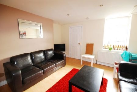 5 Bed - Hotspur Street, Heaton - Photo 3