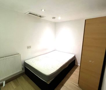 Two double room close to ilford station- 1550 pcm - Photo 2