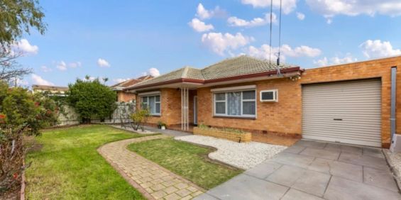 Spacious Family Home with Flexible Living Options Please apply through tenantoptions.com.au. - Photo 3