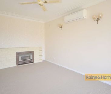 GREAT LOCATION, ROOM FOR ALL THE FAMILY! - Photo 2