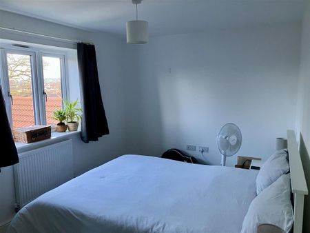 3 bedroom semi-detached house to rent - Photo 2