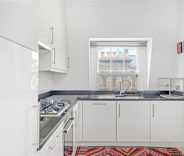 A fabulous, well presented and naturally bright three bedroom later... - Photo 5