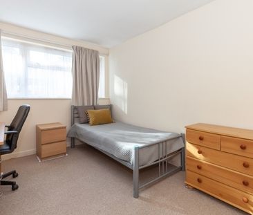 Horwood Close, Headington - Photo 3