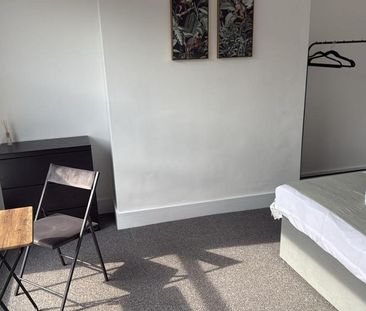 1 bedroom in a house share to rent - Photo 6