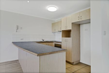 Freshly renovated unit in prestigious Cotton Tree area - Photo 3