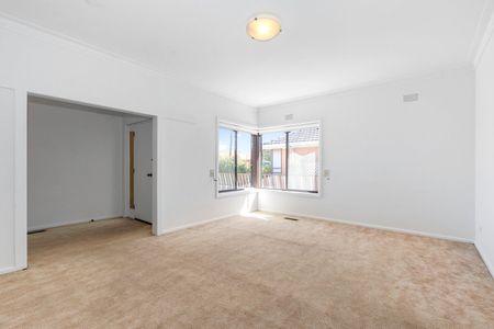 322 Milleara Road, Avondale Heights VIC 3034 - Photo 2