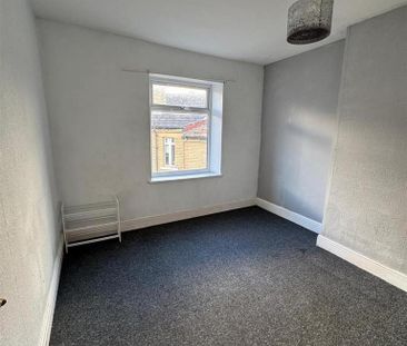 2 bedroom end of terrace house to rent - Photo 2