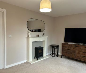 4 bedroom semi-detached house to rent - Photo 4