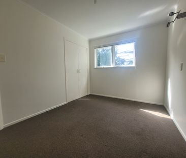 Large spacious 5 Bedroom home - Photo 1