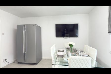 6 Bed Terraced House, Gadd Street, NG7 - Photo 3