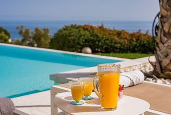 Luxury Villa for rent in Marbella Del Este, Andalusia