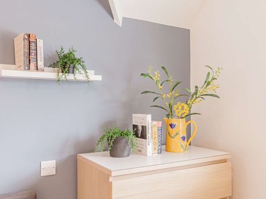 Stunning shared house in central Abingdon Room 4 - Photo 1