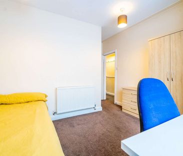 4 bed shared student property near the University of York Bedroom 2 - Photo 1