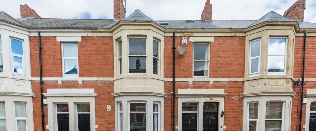 6 bedroom terraced house to rent - Photo 1