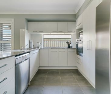 "Modern & Sleek" - Photo 3