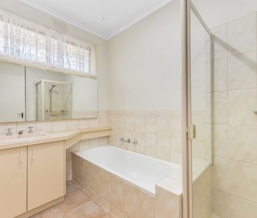 WELL MAINTAINED FAMILY HOME ON WHITES LANE - Photo 5