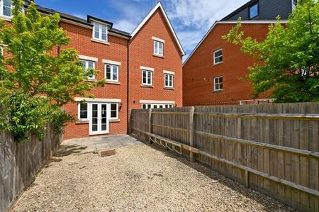 1 bedroom in a house share to rent - Photo 4