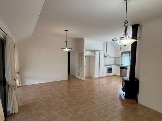 NEAT & TIDY FAMILY HOME! - Photo 1