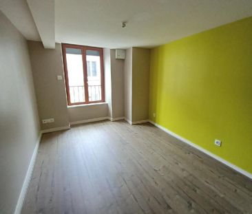 Dans le bourg, Maison de 90 m² comprenant spacieuse pièce de vie (4... - Photo 2