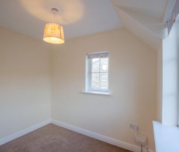 2 bedroom coach house to rent - Photo 3