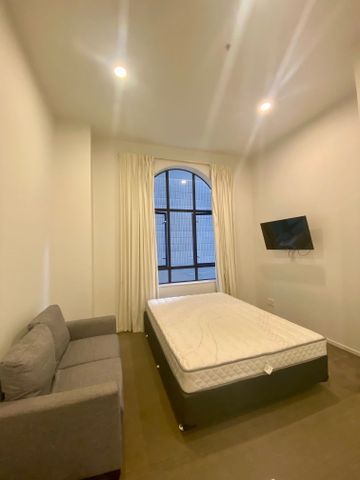 Stylish Furnished Studio in Prime Location - Photo 5