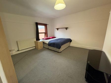 1 bedroom in a house share to rent - Photo 3