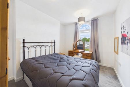 1 bedroom Flat in Alexandra Road, Farnborough - Photo 2