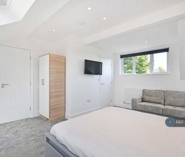 1 bedroom in a house share to rent - Photo 5