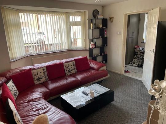 3 bedroom semi-detached house to rent - Photo 1