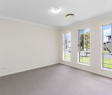 NEW CARPET & INTERNAL RE-PAINT! - Photo 5