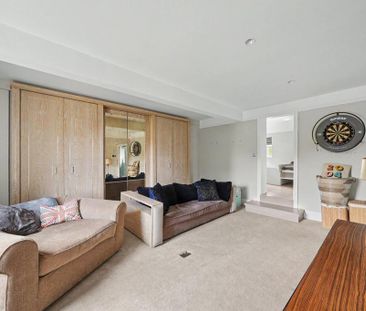 5 bedroom detached house to rent - Photo 2