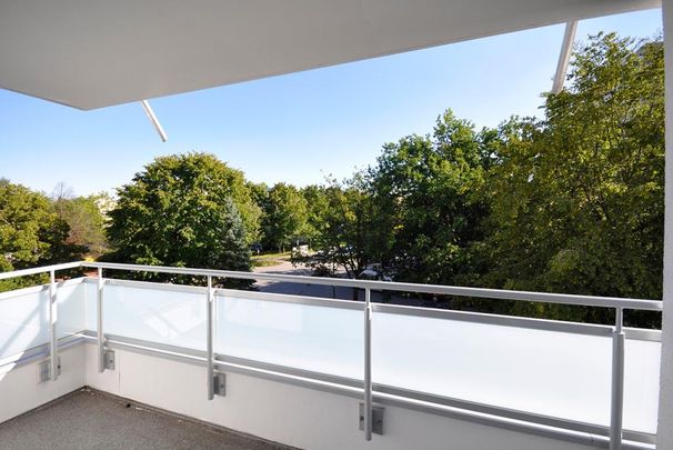 Zentral gelegene, sanierte 3-Zimmer-Wohnung mit Südbalkon in Taufkirchen - Photo 1