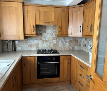 3 bedroom end of terrace house to rent - Photo 2