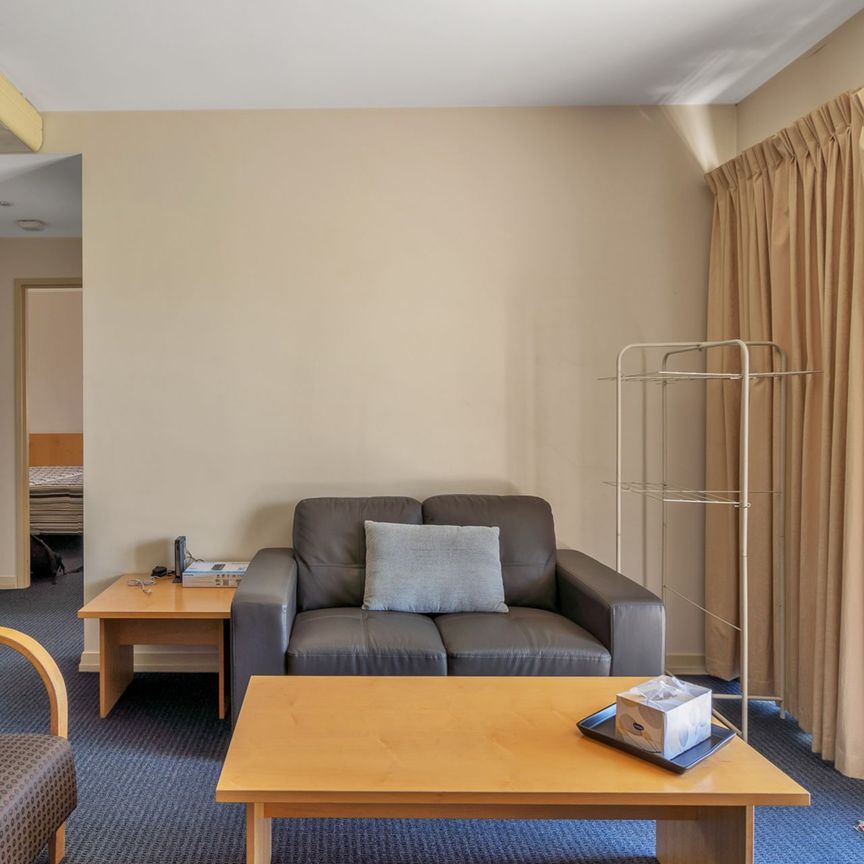 Fully Furnished Apartment in Beautiful East End! - Photo 1