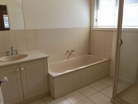 Neat 2 Bedroom Townhouse in CBD - Photo 3