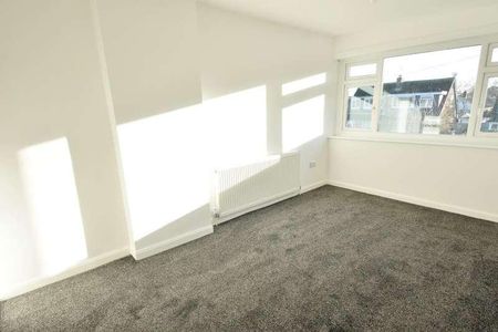 Heswall Drive, Walshaw, BL8 - Photo 4