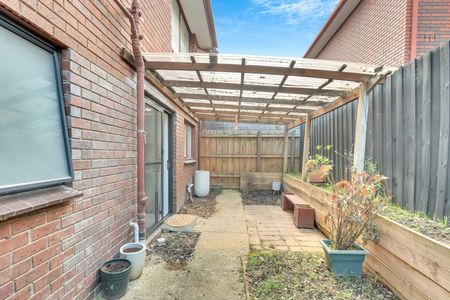 2/211 Hope Street, Brunswick West VIC 3055 - Photo 3