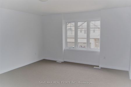 Townhouse For Lease | X8092458 - Photo 3