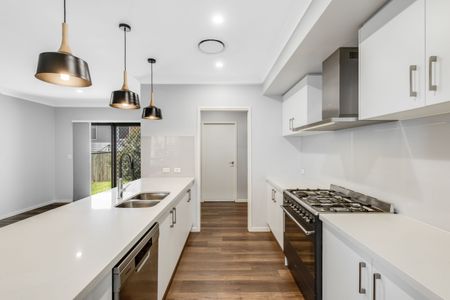 118 Webcke Crescent - Photo 4