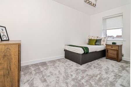 4 bedroom semi-detached house to rent - Photo 2