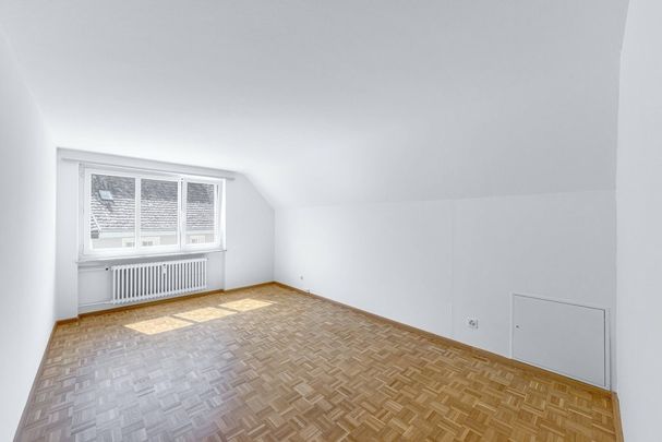 Preisgünstige Dachwohnung mit zeitgemässem Komfort - Foto 1
