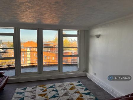 2 bedroom flat to rent - Photo 2