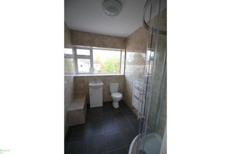 4 bedroom semi-detached house to rent - Photo 3