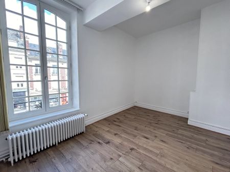 Location Appartement 4 pièces 100 m2 à Saint-Quentin - Photo 2